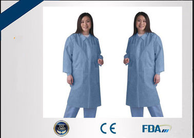5 Lapisan Anti Static Disposable Lab Coats Tahan Air Mata Dengan Penutupan Zip